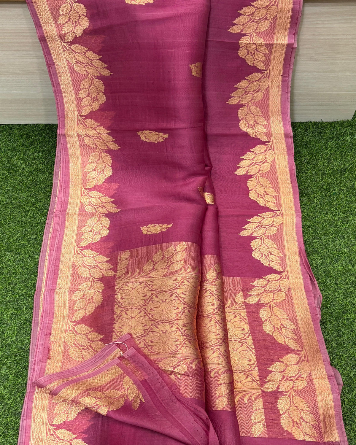 PURE HANDLOOM BANARASI KORA SILK SAREES Onion Pink With Gold Zari Border | Glitter & Glitter Boutique