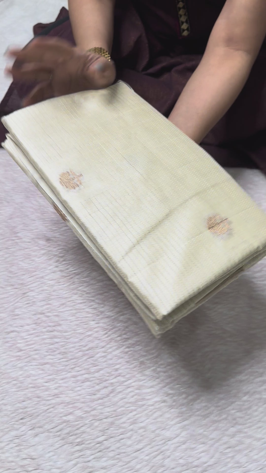 Straight White | SEMI RAW SILK VARITIES